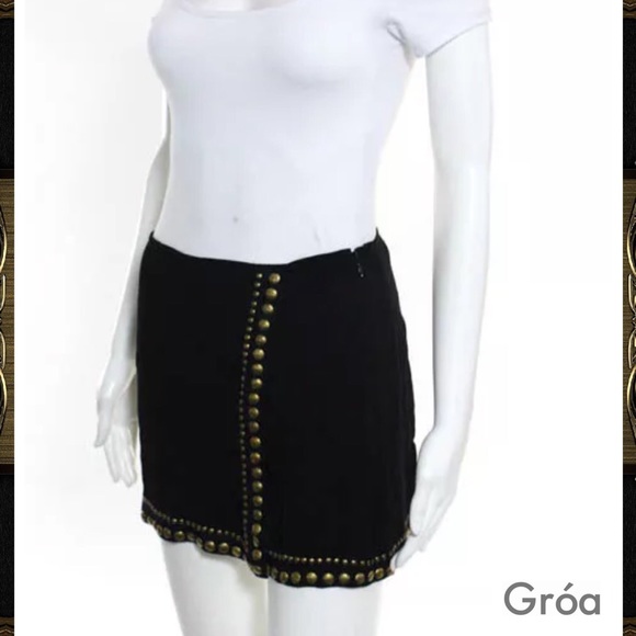 GRÓA Super Cute Blk/Gold Studded Slit Mini Skirt - Picture 2 of 4